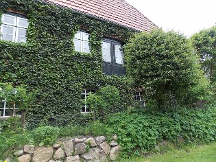 Haus am Wegesrand nach N&uuml;bbel