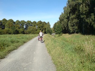Radweg unweit der Pankgrafenstra&szlig;e in Berlin