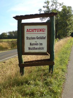 Warnung vor starkem Gef&auml;lle an der Flaeming-Skate&reg;