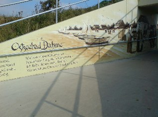 Unterwegs auf dem Ostseek&uuml;sten-Radweg: An einem Deichdurchgang in Dahme