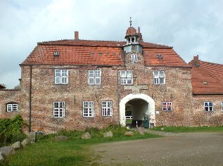 Unterwegs auf dem Ostseek&uuml;sten-Radweg: Torhaus der Ludwigsburg
